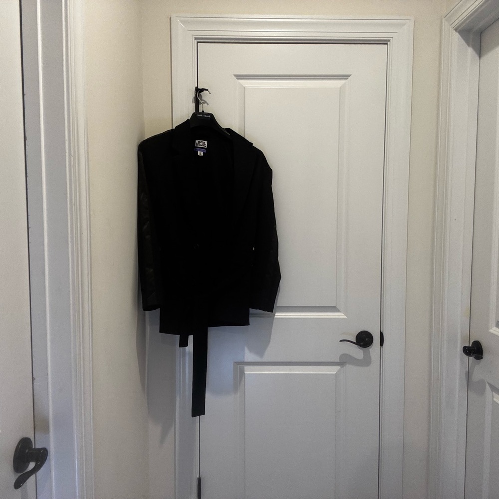 Elegant Black Women's Blazer